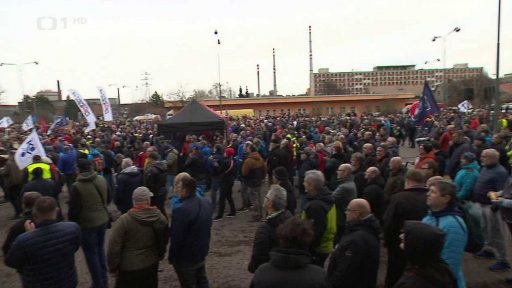 Demonstrace před hutí Liberty