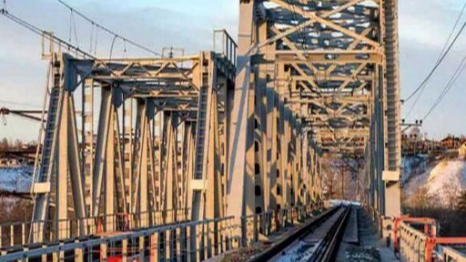 Zásah mostu nad řekou Čapajevkou