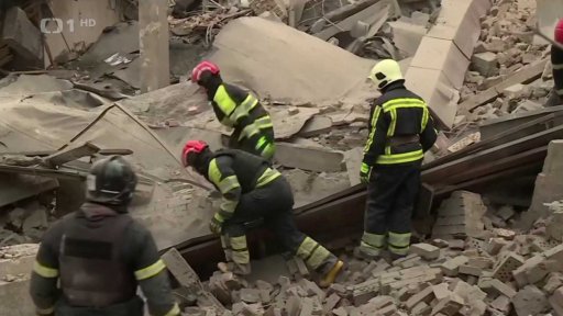 Devět lidí je zraněných po ruském raketovém útoku na Kyjev