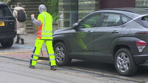 Začal jarní úklid silnic a chodníků