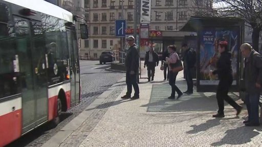 Autobusy v Praze by od léta mohly zastavovat pouze na znamení