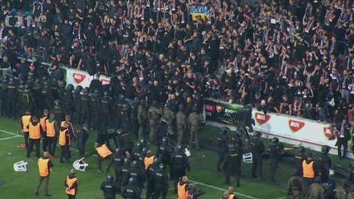 Hromadné bitka na stadionu