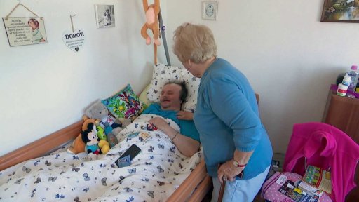 Chybí místa v domovech pro seniory