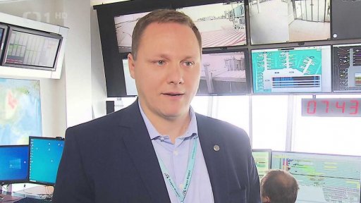 Přípravy letišť před bouřkou