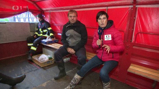 Obec Višňová obklíčena vodou