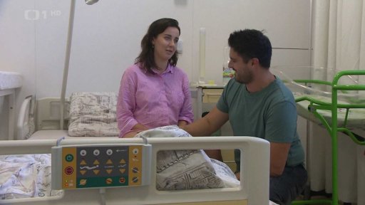 Strastiplná cesta k porodu přes zaplavené obce