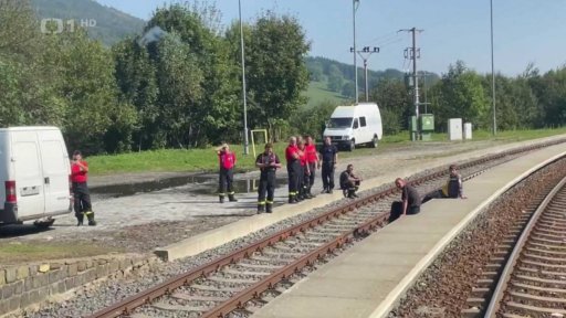 Hasiči pomáhají se zásobováním