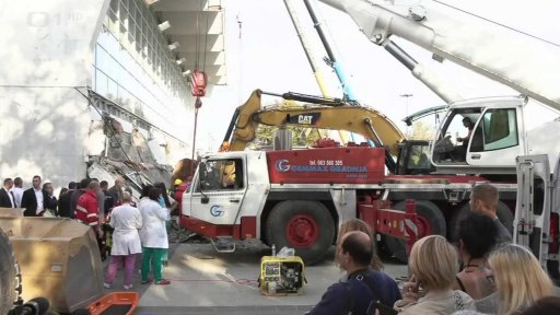 Zhroucený přístřešek zabil 8 lidí v Srbsku