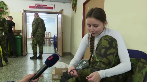 Armáda zmírní podmínky přijetí