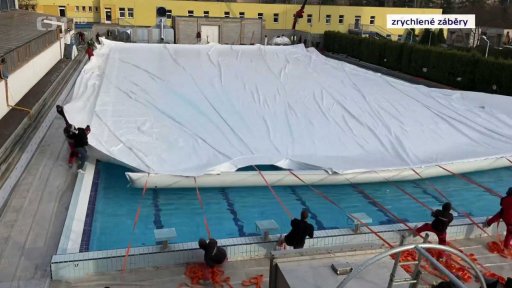 Nafukovací hala nad plaveckým bazénem v Plzni