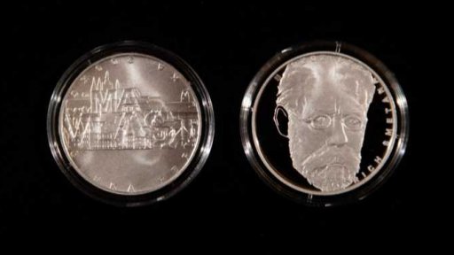 Pamětní stříbrná mince a kniha