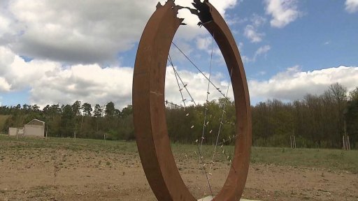 Otevření památníku holocaustu Romů a Sintů