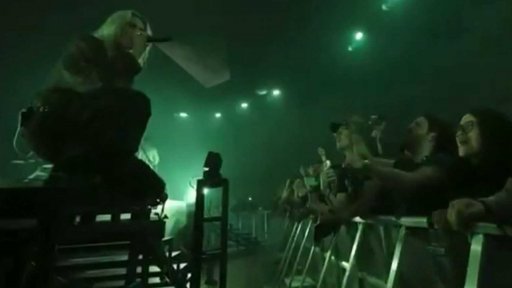 Emily Armstrongová zpívá s Linkin Park