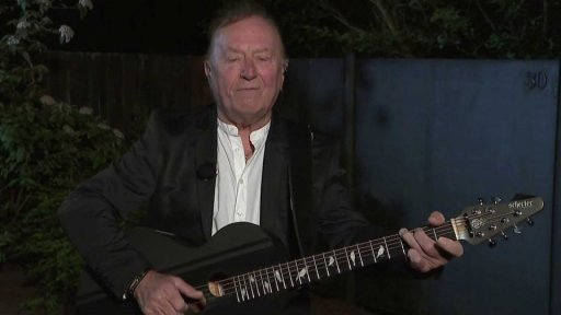 Django jde do kin, Petr Janda slaví narozeniny