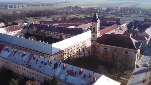 Opravy bývalé vojenské nemocnice v Josefově