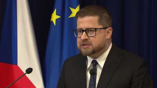 ČNB snížila sazby o půl procentního bodu, koruna oslabila