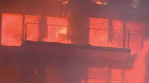 Ve Valencii hoří vysoký obytný dům