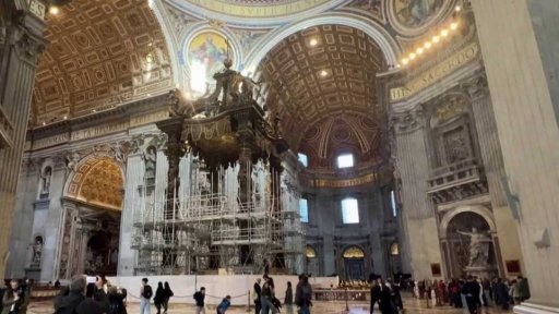 Oprava svatopetrského baldachýnu