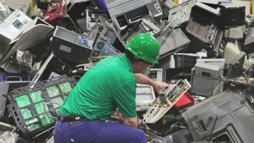 Lidstvo se topí v elektronickém odpadu