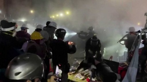 Protestující na školách v USA rozhání policie