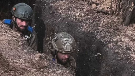 Francouzi cvičí zákopovou válku