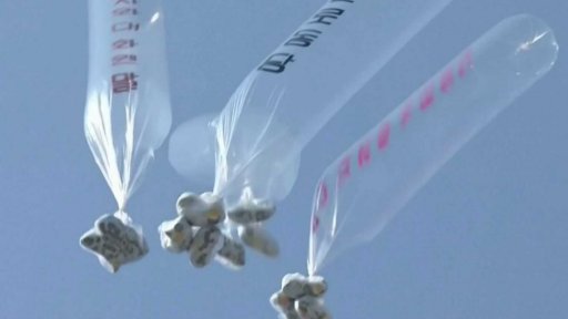 Balonová bitva na Korejském poloostrově + rozhovor s J. Chamrovou