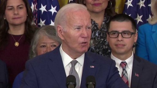 Biden nabízí cestu k občanství