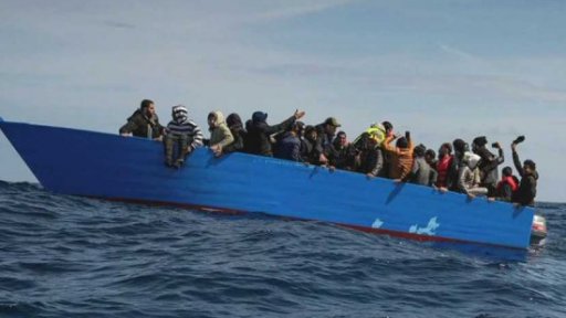 Kojenec utonul po plavbě migrantů