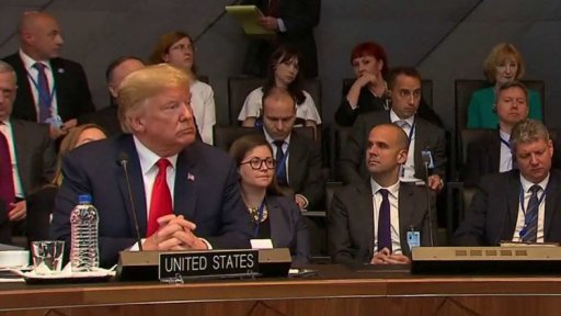 Trumpovy turbulentní vztahy s NATO