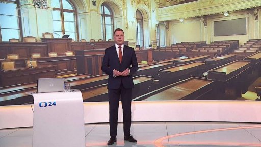 Mimořádné jednání sněmovny pokračuje