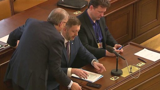 Sněmovní jednání o korespondenční volbě