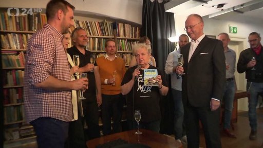 Kniha Zápasící Ukrajina