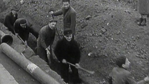 Stavba vodovodu na předměstí Bratislavy (1948)