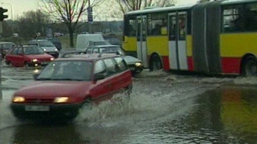 Nepříjemnost s prasklým potrubím v Hradci Králové (2004)