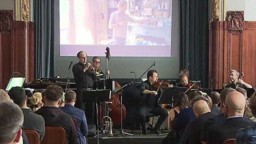 Skladatel Jeff Beal v Praze