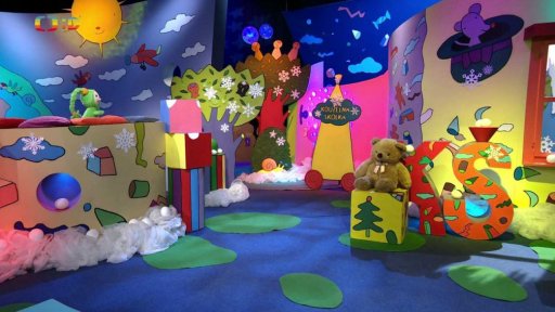 Ve školce je kostka s ulomeným rohem, Fany si myslí, že ji ukousl medvěd…