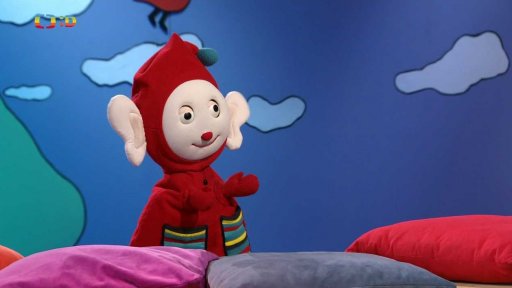 Lucka vyrábí stonožkové přání k MDŽ + rozloučení