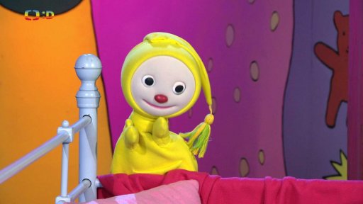 Děda se stydí vstoupit do školky, protože kadeřníkovi se nepovedl dědův nový účes…