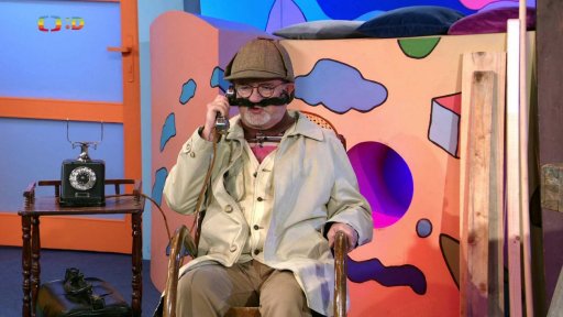 Děda vypráví o svém dědovi Toníkovi, který byl detektivem…