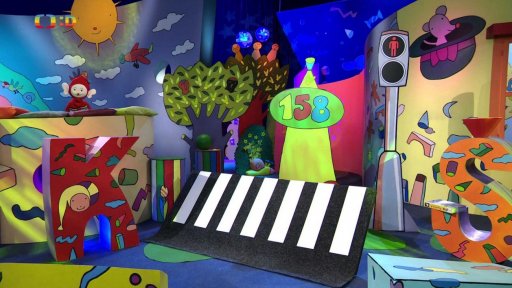 Lucka jako policistka naznačuje, o jakém povolání se dnes bude hrát..…