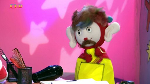 Majda hřeben hledá v kadeřnicví U Hbitých nůžek…