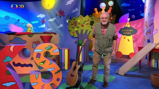 Děda vítá děti podzimní písničkou a s Františkem hrabou listí, což Františka moc nebaví…