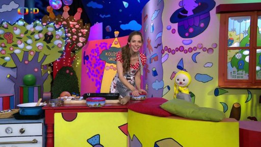 František s Luckou pečou vánoční cukroví a oba ujídají…