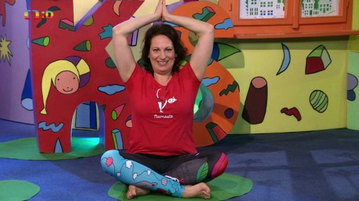 František vyrábí Hance vánoční řetěz jako poděkování za cvičení + Hančina vánoční jóga…