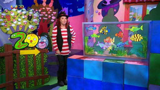 František si plave v akváriu s rybami + Majda zpívá písničku VELRYBA…