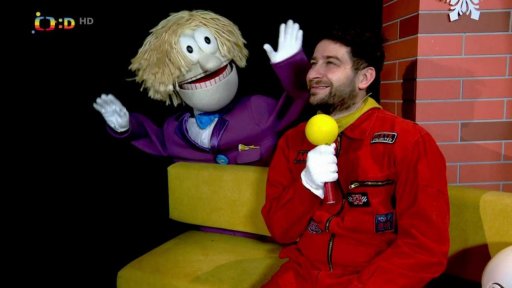 Hary a Jazzajíci závodníka uklidní ukolébavkou, rozhovor se nakonec podaří a závodník se dokonce zamyslí nad smyslem závodění. Brzy se ale zase zjančí a začne závodit nanovo.