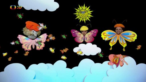 Tomáš, Filip a Hary mají motýlí křídla a prozpěvují si. Prý se o téhle motýlí šlamastyce všechno brzy dozvíme.