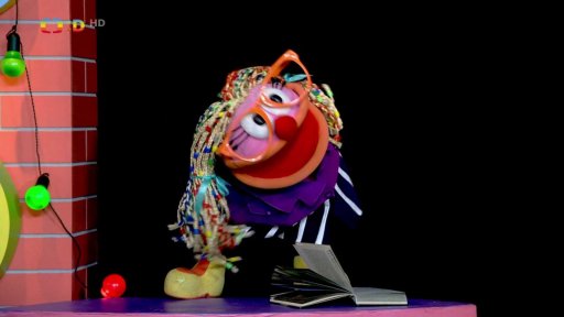 Hostem Brzoránošou je babočka kopřivová.