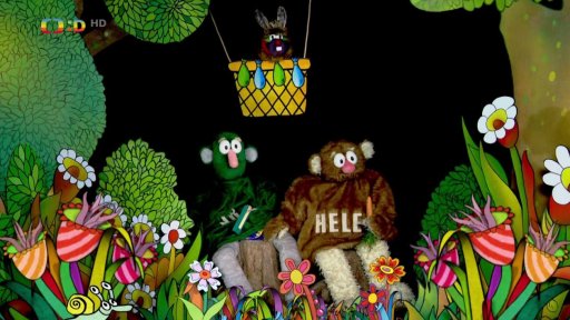 Muf se v převleku za zajíce pokouší získat cukrovinky.