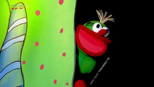 Muf si během Jůhelácké snídaně hraje s Pipetinou kouzelnou hůlkou.